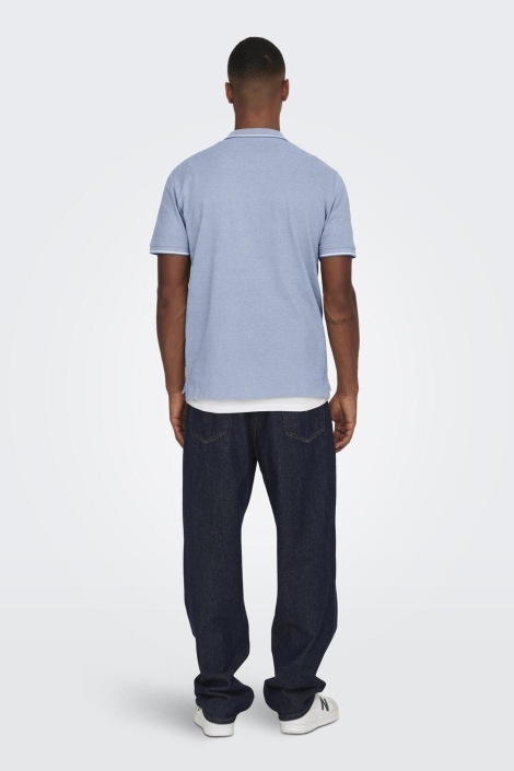 Only & Sons blauwe heren polo | Model achteraanzicht