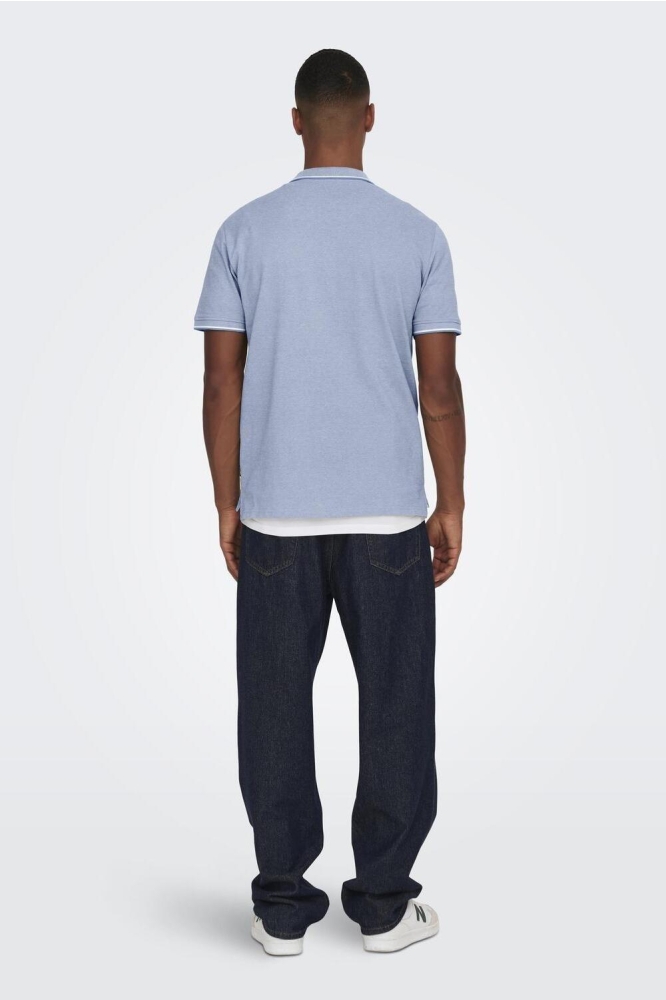 Only & Sons blauwe heren polo | Model achteraanzicht