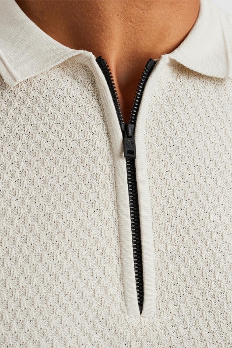 Cast Iron ecru heren polo | Close up