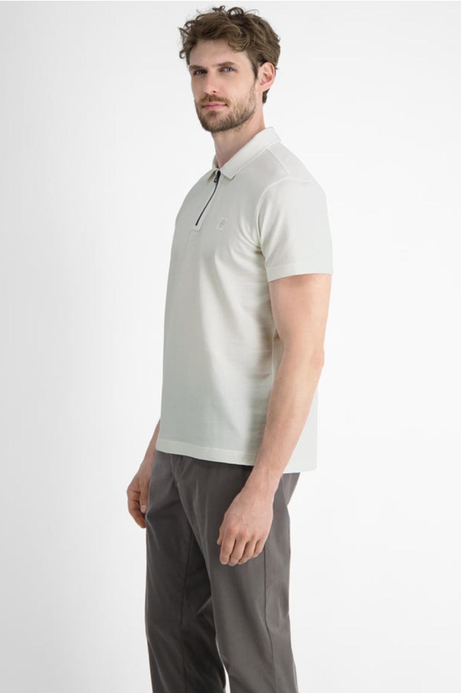 Lerros witte heren polo | Model zijaanzicht