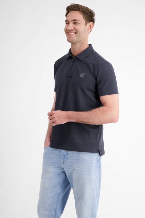Lerros blauwe heren polo | Model zijaanzicht