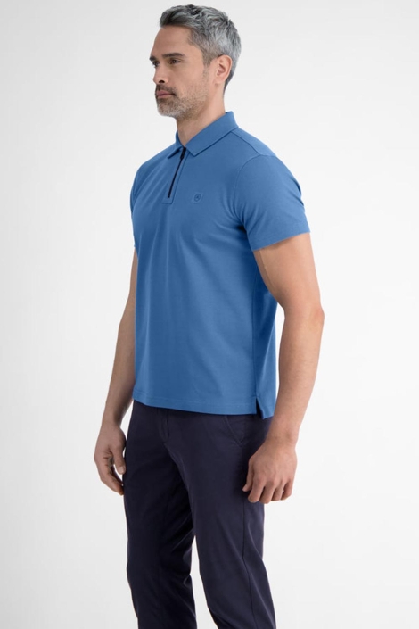 Lerros blauwe heren polo | Model zijaanzicht