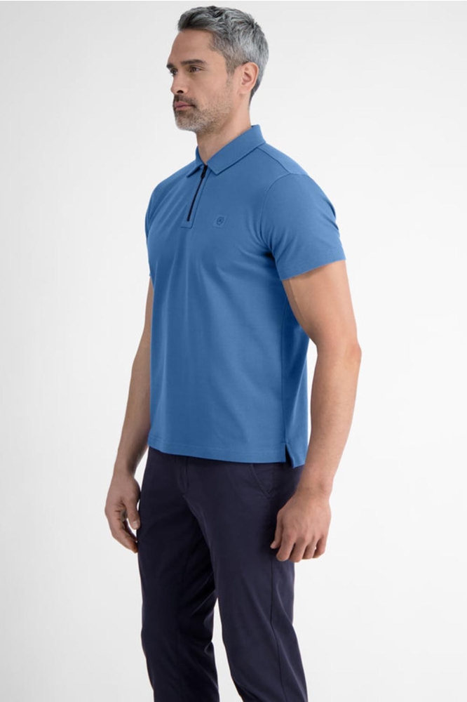 Lerros blauwe heren polo | Model zijaanzicht