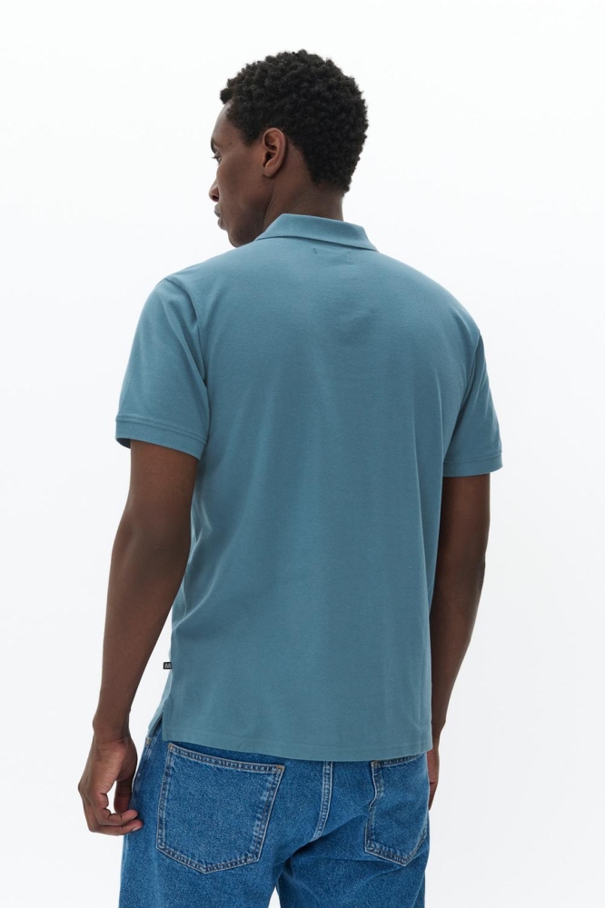 Matinique blauwe heren polo | Model achteraanzicht