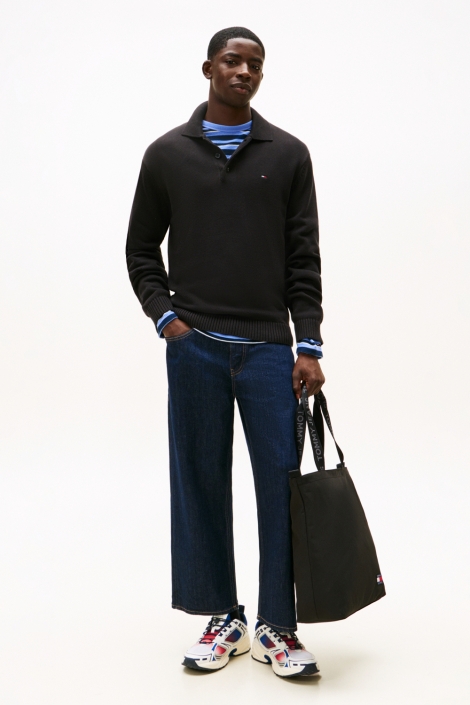 Tommy Jeans zwarte heren polo | Model