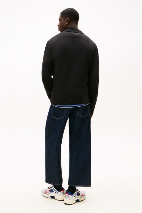 Tommy Jeans zwarte heren polo | Model