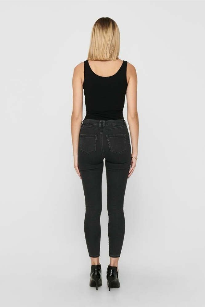 Only zwarte dames top | Model achteraanzicht