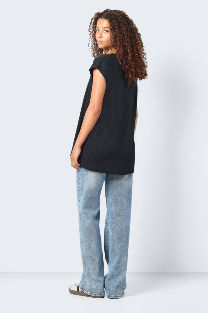 Noisy may zwarte dames t-shirt | Model achteraanzicht