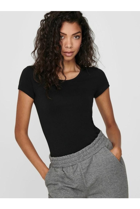 Only zwarte dames t-shirt | Model vooraanzicht