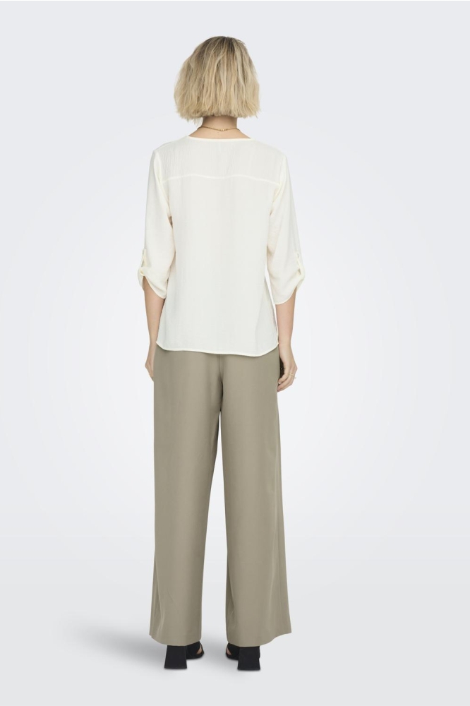 Jacqueline de Yong witte dames blouse | Model achteraanzicht