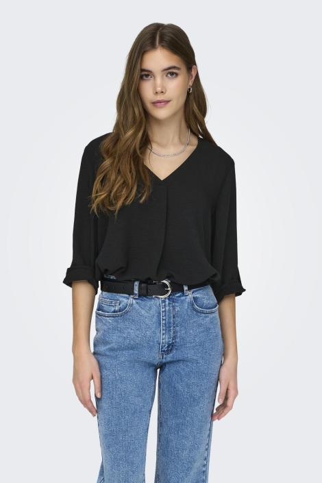 Jacqueline de Yong zwarte dames blouse | Model vooraanzicht