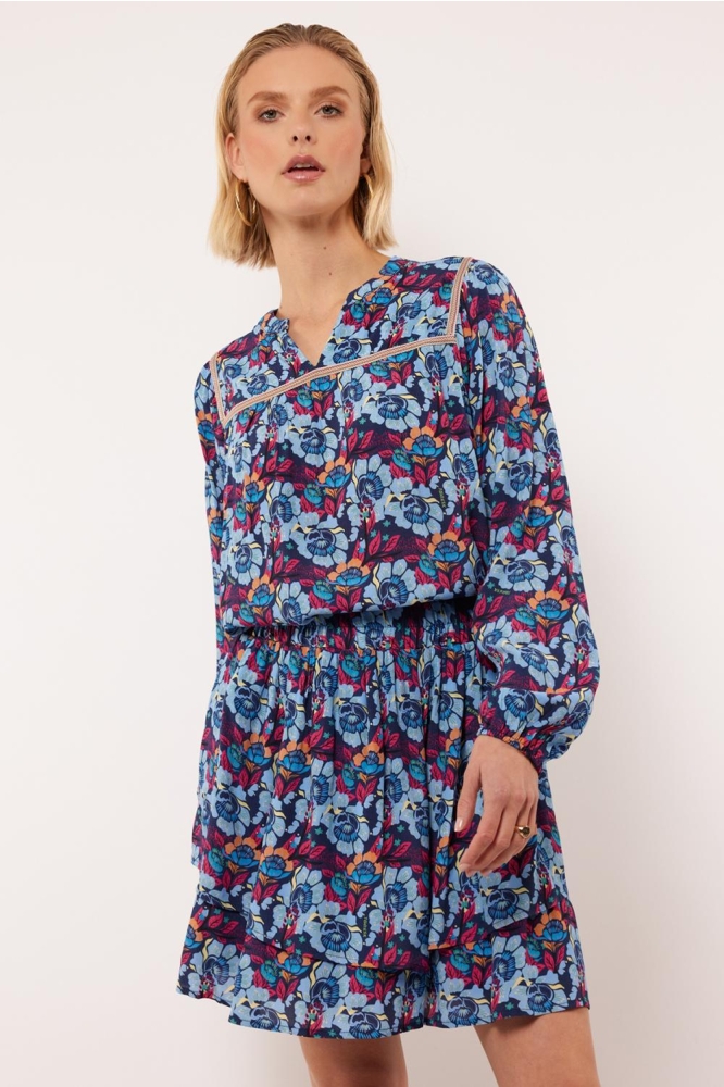 Fluresk blauwe dames blouse | Model vooraanzicht