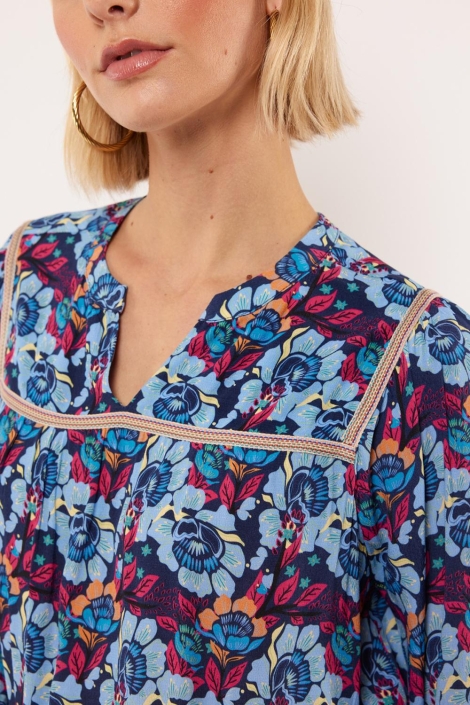 Fluresk blauwe dames blouse | Close up