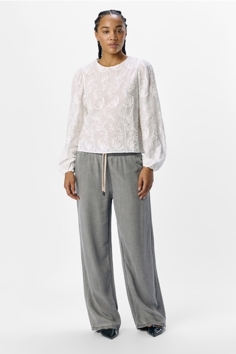 Object witte dames blouse | Model