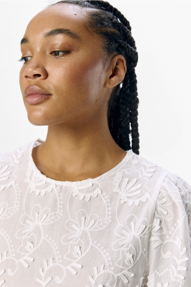 Object witte dames blouse | Close up