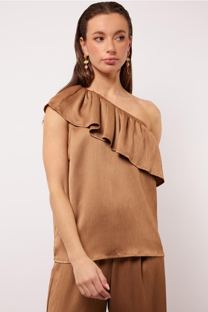 Fluresk camel dames top | Model vooraanzicht