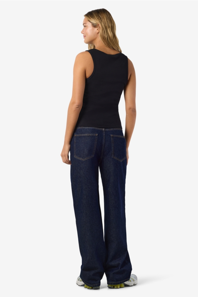 Noisy may zwarte dames top | Model achteraanzicht