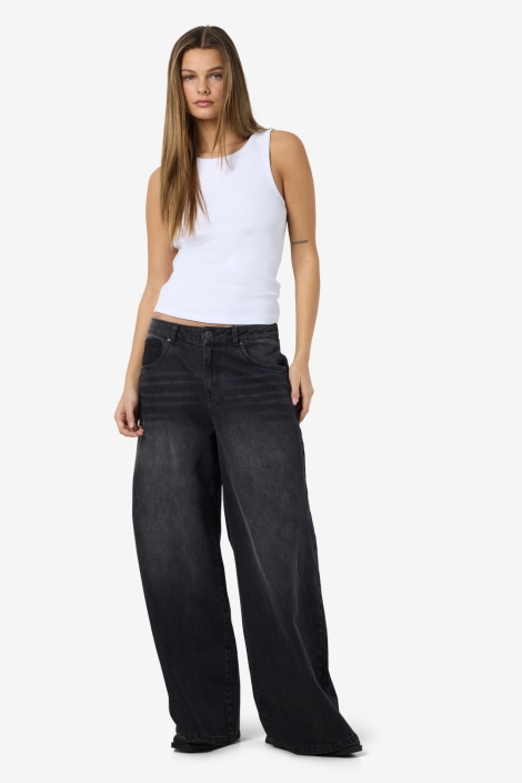 Noisy may witte dames top | Model vooraanzicht