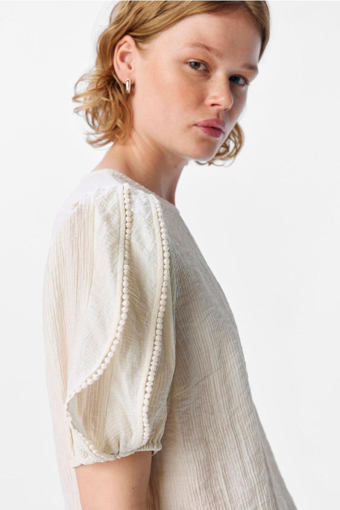Object beige dames blouse | Close up