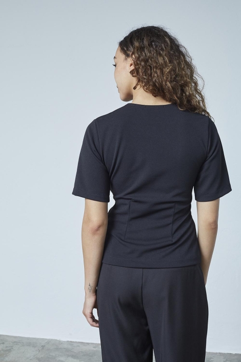 SisterS point zwarte dames blouse | Model achteraanzicht