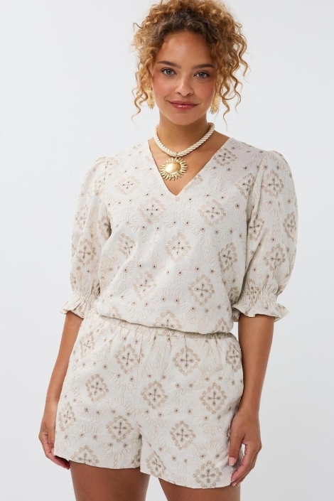 Ydence beige dames t-shirt | Model vooraanzicht
