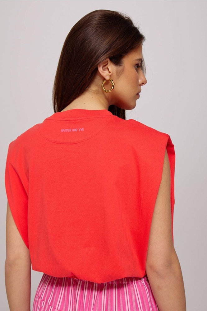 Harper & Yve rode dames top | Model achteraanzicht