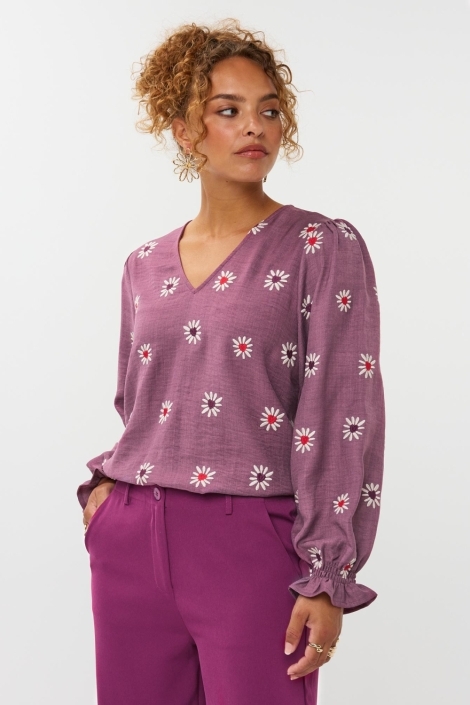 Ydence paarse dames blouse | Model vooraanzicht