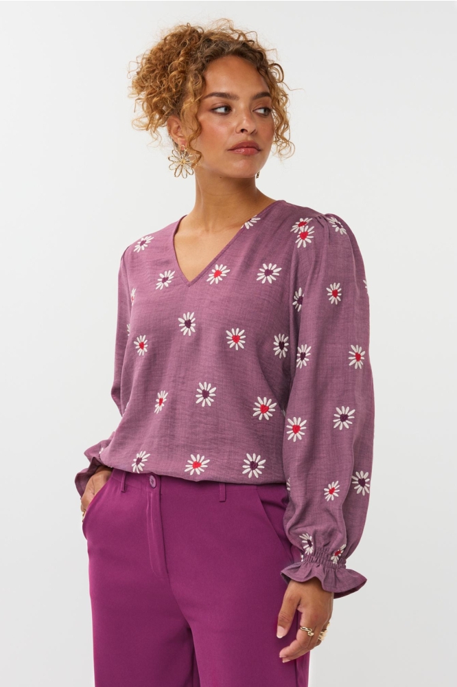 Ydence paarse dames blouse | Model vooraanzicht