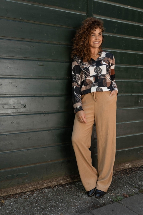 FOS Amsterdam bruine dames blouse | Model