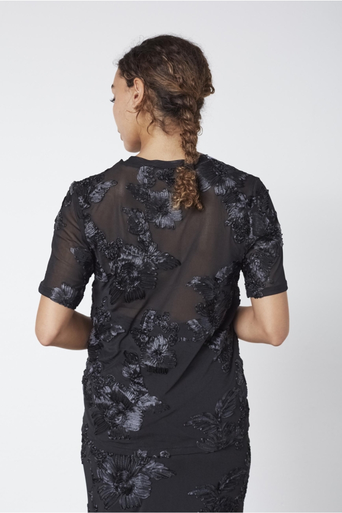 SisterS point zwarte dames t-shirt | Model achteraanzicht