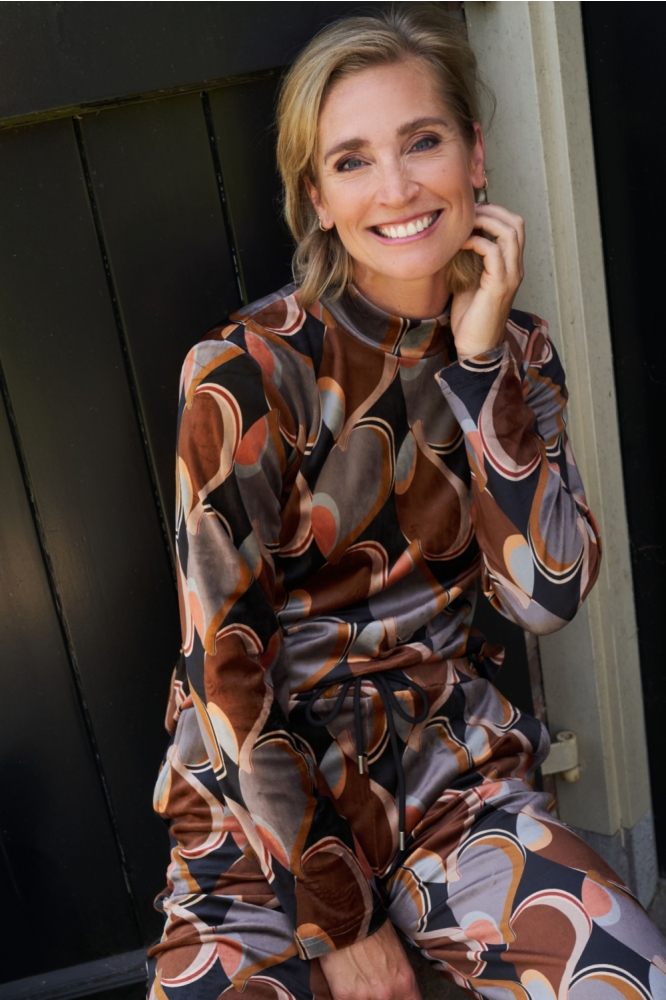 NED multi color dames trui | Sfeerbeeld, In situatie