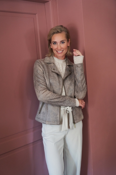 NED zand dames trui | Sfeerbeeld, In situatie