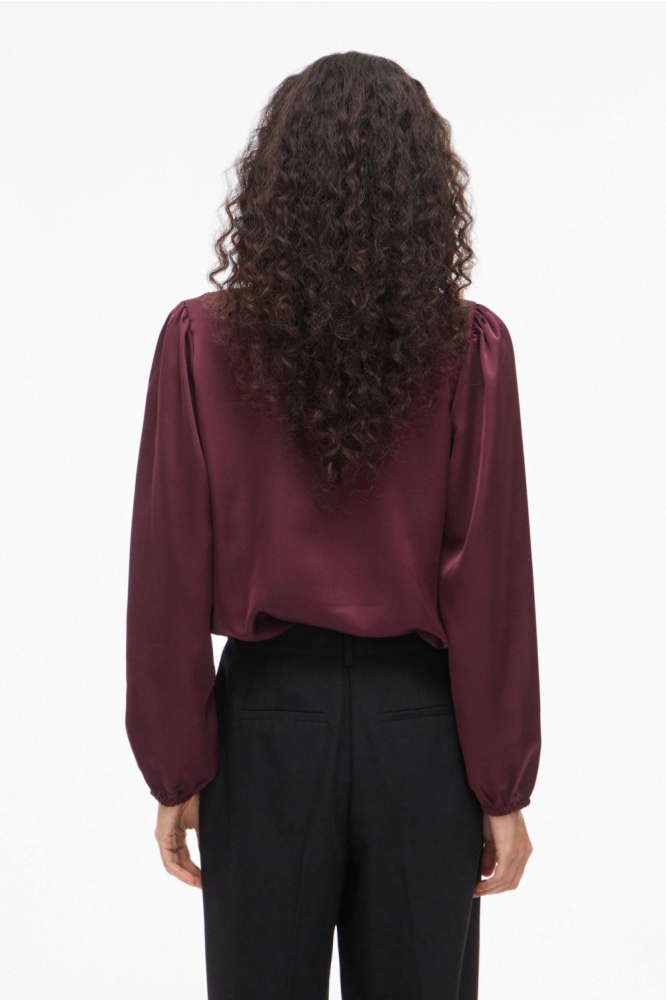 Vila bordeaux dames blouse | Model achteraanzicht