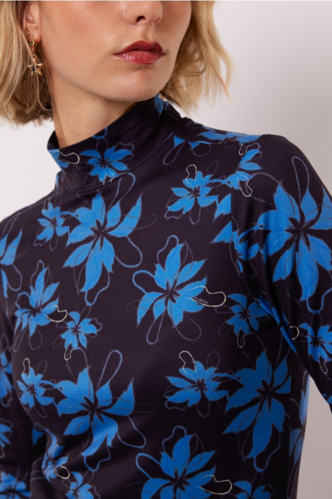 Fluresk blauwe dames top | Close up