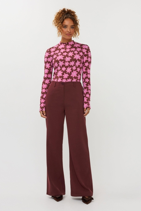 Ydence bruine dames t-shirt | Model