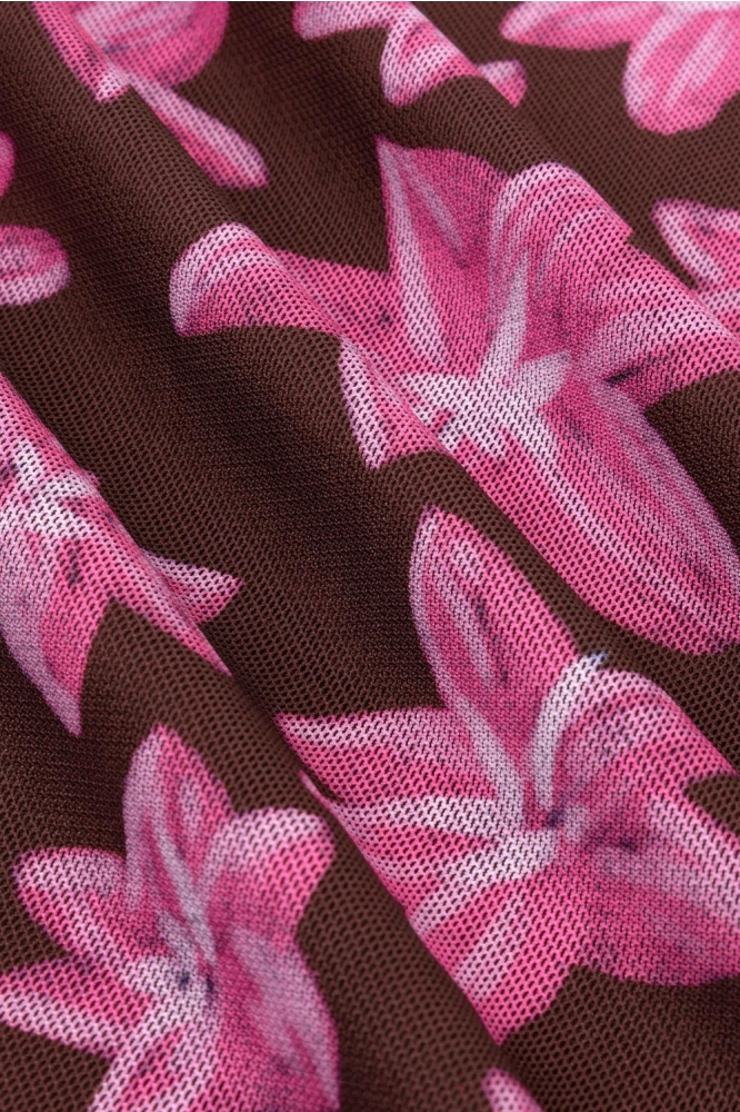 Ydence bruine dames t-shirt | Model achteraanzicht