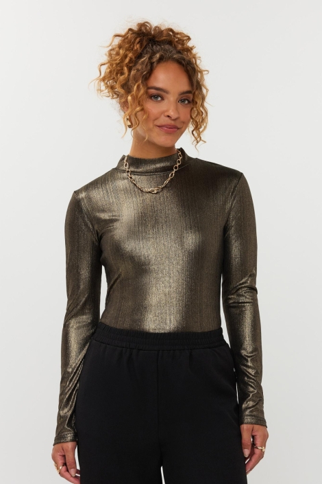 Ydence gouden dames t-shirt | Model vooraanzicht