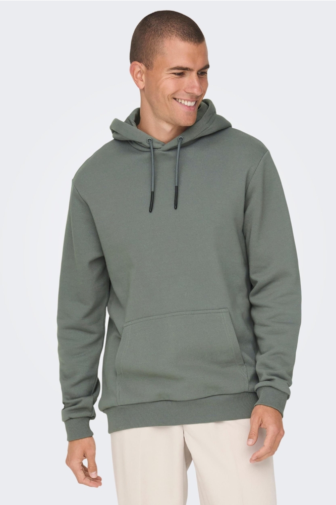 Only & Sons groene heren sweater | Model vooraanzicht