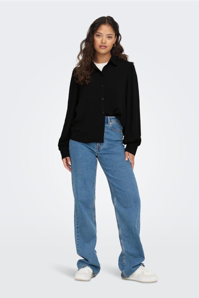 Jacqueline de Yong zwarte dames blouse | Model