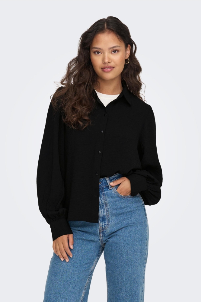 Jacqueline de Yong zwarte dames blouse | Model vooraanzicht