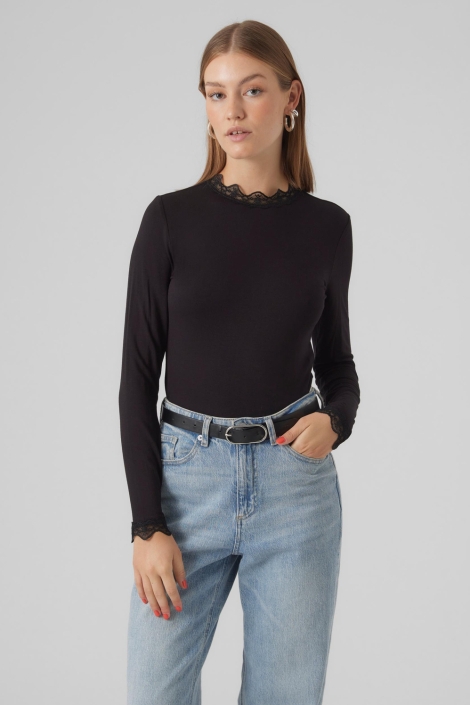 Vero Moda zwarte dames t-shirt | Model vooraanzicht