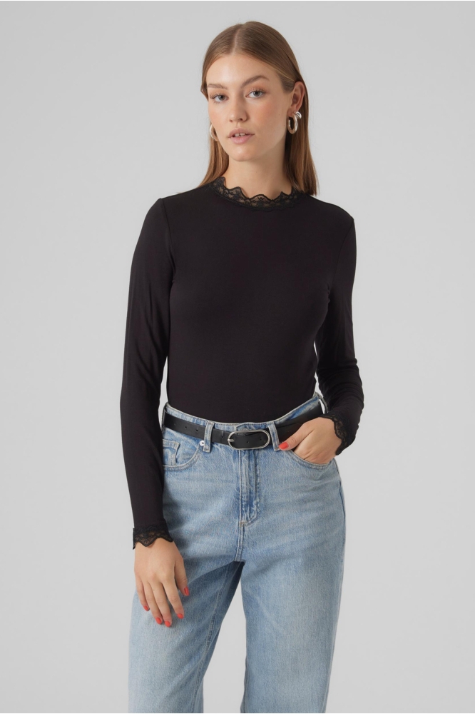 Vero Moda zwarte dames t-shirt | Model vooraanzicht