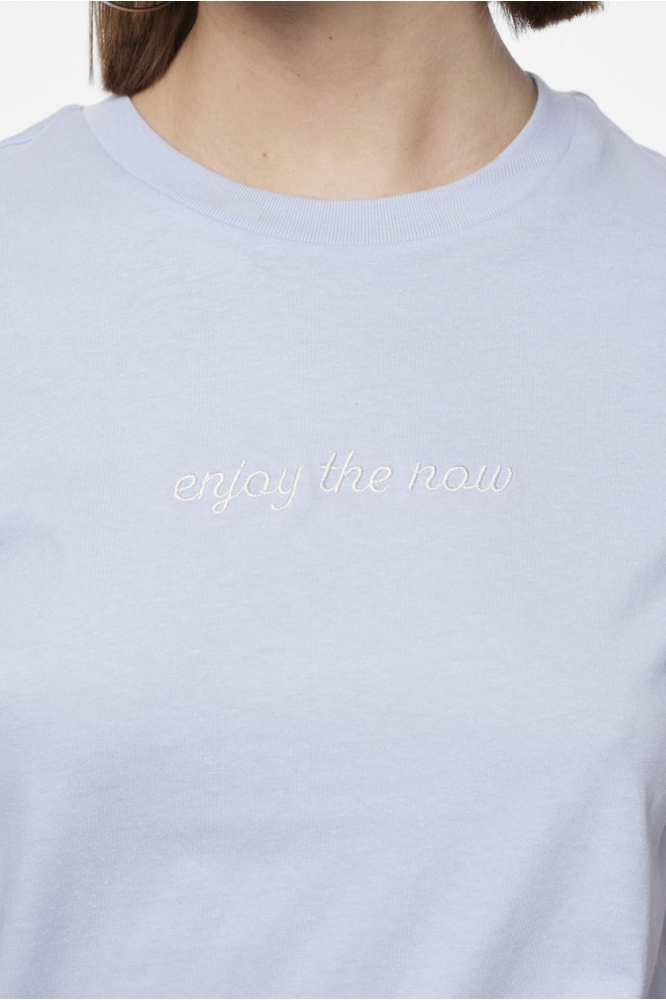 PCFRIA SS EMBRODERY TEE 17146200 Angel Falls/Enjoy the now
