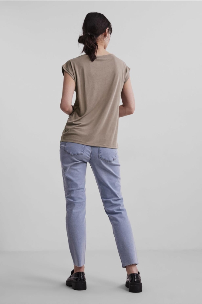 Pieces taupe dames t-shirt | Model achteraanzicht