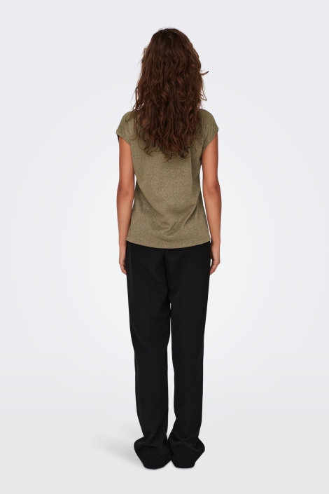 Only camel dames t-shirt | Model achteraanzicht