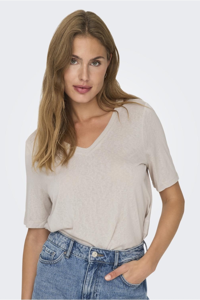 Only beige dames t-shirt | Model vooraanzicht