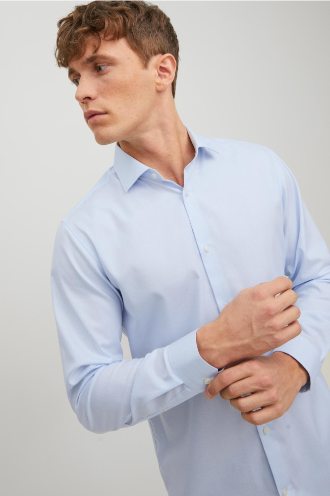 Jack & Jones blauwe heren overhemd | Model vooraanzicht