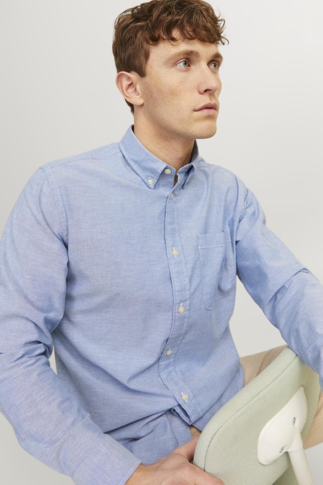 Jack & Jones blauwe heren overhemd | Model zijaanzicht