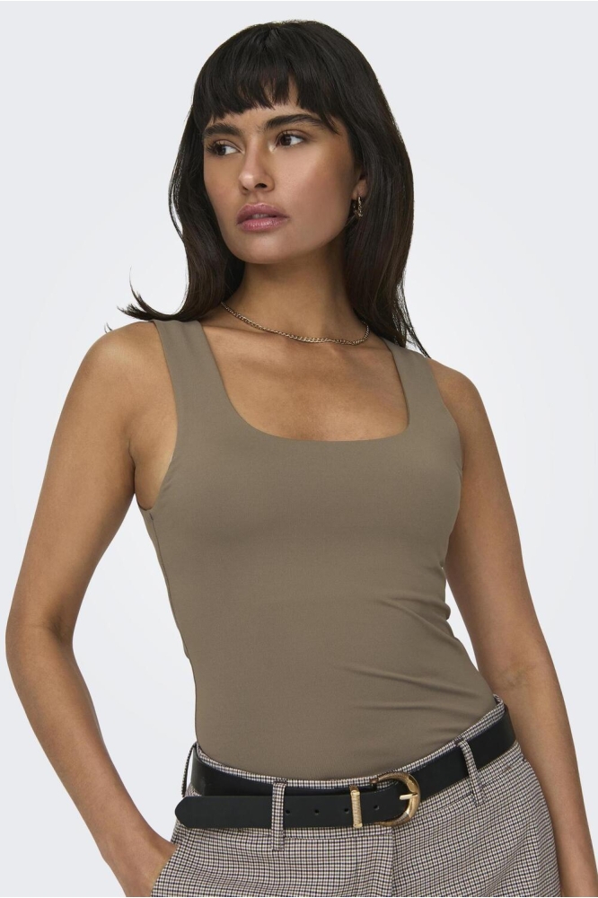 Only bruine dames top | Model vooraanzicht