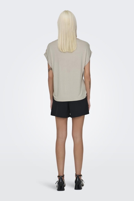 Only beige dames t-shirt | Model achteraanzicht